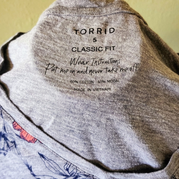 Torrid Blue and Purple T-Shirt Relaxed Fit Size 5 (28) - Picture 2 of 2